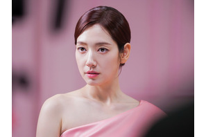 「本当に妊婦さん…？」出産目前の女優パク・シネが魅せた“歴代級”の清楚な美貌【写真】 画像
