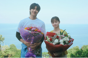 「絶賛ロス中」「忘れられない夏に」反響続々　橋本環奈＆チェ・ジョンヒョプら「バカンスの法則」撮了が公開 画像