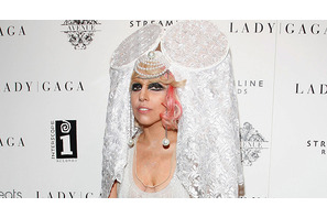 レディー・ガガ、クリスマス特番で「ザ・マペッツ」のキャラクター達と共演 画像