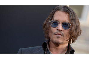 ジョニー・デップ、ロンドン映画祭に金髪姿でサプライズ登場 画像