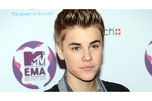 ジャスティン・ビーバー、近隣住民に卵を投げつけた件で警察側が重罪を望む 画像