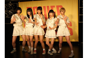 でんぱ組.incが『でんぱの神神』DVD-BOX発売記念イベントで“横綱”の称号を賭け神（紙）相撲対決！ 画像