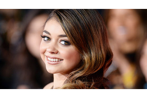 「モダン・ファミリー」サラ・ハイランド、ファンに胸を触られ暴行罪で起訴 画像