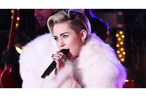 マイリー・サイラスの控え室に侵入したファンが逮捕 画像