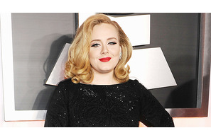 アデル、巨額契約の更新に向けて交渉中 画像