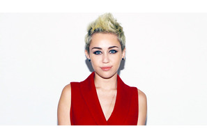 マイリー・サイラスのツアーバスが“炎上”！ 画像