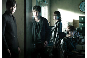 【予告編】2PMジュノ映画初出演、チョン・ウソンは初の悪役に…『監視者たち』