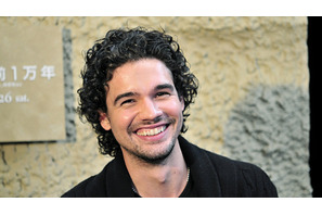 「僕だって愛を信じているよ」『紀元前1万年』の新星、スティーヴン・ストレイト