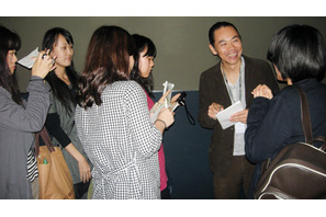 【釜山レポート04】石井克人監督、女性ファンにタジタジ