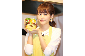 桐谷美玲、エプロン姿で“キャラ弁”作りに初挑戦！　誰に食べさせる？