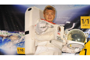 “ウルトラマン”つるの剛士、ハネムーンは月へ？　『ザ・ムーン』カフェオープン