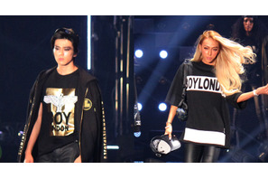 【第21回東京ガールズコレクションA/W】真剣佑＆GENKING、ストリートスタイルで堂々のウォーキング