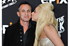 【予告編】レディー・ガガ、衝撃の告白「彼は私の人生を変えた」…ショービズ界の帝王を描く