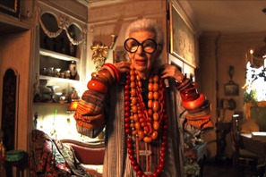 【特別映像】94歳の現役ファッションアイコン「最近の人は似た格好ばかり！個性を出さなくちゃ！」