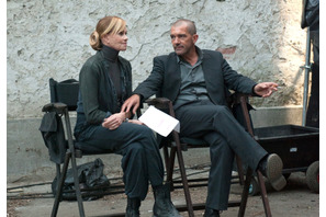 アントニオ・バンデラス、夫婦最後の2ショット!? 共演作『オートマタ』から到着