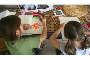 モデルの雅姫らが審査員に！　『ユキとニナ』お手紙コンクール開催