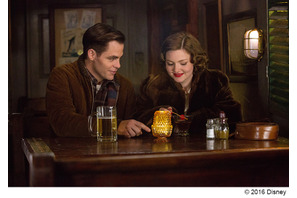 【特別映像】クリス・パイン、プロポーズは突然に!? 『ザ・ブリザード』