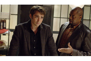 シネマカフェ的海外ドラマvol.136　シャーロック・ホームズよりも名探偵？