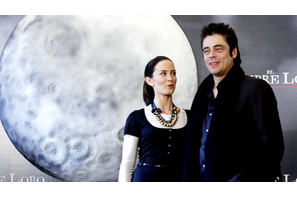 ベニチオ・デル・トロ、エミリー・ブラントとマドリッドで新作プレミアに出席