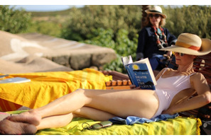 美ボディのティルダ様、レイフ・ファインズとマティアス・スーナールツに愛される！