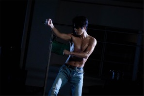 溝端淳平、鍛え抜いた肉体を披露！『破裏拳ポリマー』予告編公開