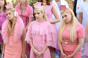 【予告編】エマ・ロバーツ、女子大生の次は過激ナースに！ 「スクリーム・クイーンズ」