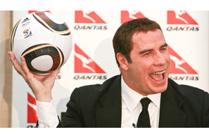 ジョン・トラヴォルタ、一家で南アを訪問、マンデラ・チルドレン基金に寄付