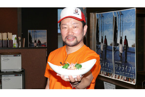 キム兄、特製「ワラライフ!!シチュー」を先着50名に無料でふるまう