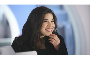 あのベティがべっぴんさんに変身!?　「アグリー・ベティ」最終章の予告編を公開