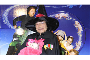 尾木ママが魔法使いに!?　映画親善大使就任で叱らない子育て論を熱弁！