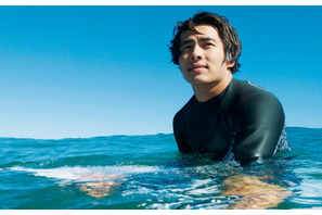 テラハにも登場！ 『ハナレイ・ベイ』で映画初出演のプロサーファー佐藤魁とは？