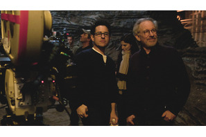 スピルバーグがJ.J.と初タッグを組んだワケを語る！『スーパーエイト』特別映像