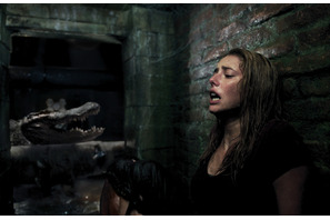 競泳選手vsワニ！『クロール ―凶暴領域―』絶体絶命の本編映像