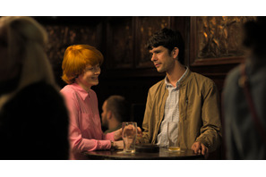 ベン・ウィショー、新種の植物に支配された!?『リトル・ジョー』本編映像