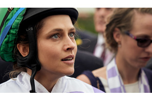 『ライド・ライク・ア・ガール』本編オープニング映像公開、ミシェル・ペイン本人も登場