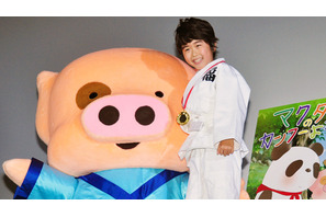 意外に武闘派？　鈴木福くん、道着姿で華麗にキック！