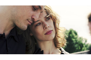 黒沢清「官能も恐怖も申し分なし」“水の精”描く『水を抱く女』にコメント＆新場面写真も