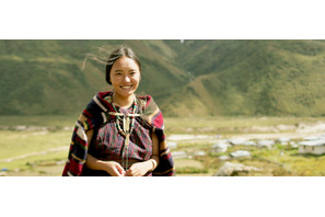 “多くのことを教えてくれる”伝統歌が山々に響き渡る『ブータン 山の教室』本編映像