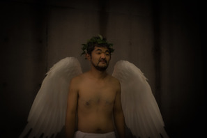 池松壮亮「変な姿をしています」芹澤興人“天使”のビジュアル公開『アジアの天使』