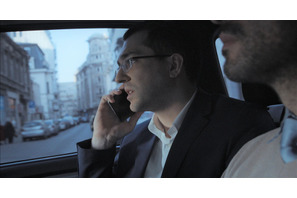 事件に立ち向かう保健省大臣にも密着『コレクティブ 国家の嘘』スリリングな日本版予告