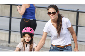 ケイティ・ホームズ、スリちゃんに約400万円のクリスマス・プレゼントでトムに対抗!?