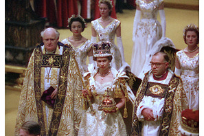 在位70周年、その波乱万丈な人生『エリザベス　女王陛下の微笑み』新場面写真