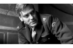 ケイトもジョージも見事にモノクロの作品世界にとけ込んだ『さらば、ベルリン』