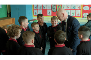 憎しみの連鎖を断ち切る哲学授業が始まる『ぼくたちの哲学教室』予告編