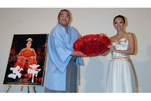 チャン・ツィイーが高見盛とデートの約束「私を相撲へ連れてって！」