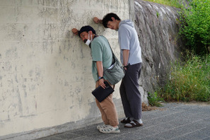 岡田将生、16年ぶりタッグの山下敦弘監督から演技指導『１秒先の彼』メイキング写真