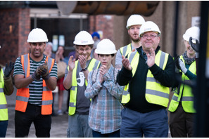 歴史的ワンシーンも見事に再現 サリー・ホーキンス主演『ロスト・キング』場面写真＆30秒予告