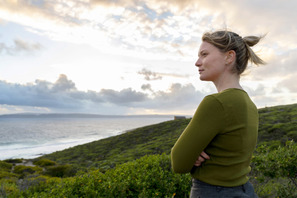 キャスト＆製作陣がロケ地「ブレマーベイ」について語る『ブルーバック』インタビュー映像