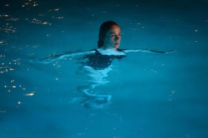 夜のプールに恐怖が忍び寄る…『ナイトスイム』今夏公開決定 特報映像解禁