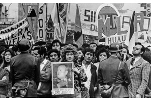 数々の映像から紐解かれるペルー革命の歴史『革命する大地』予告編